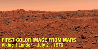 התמונה הראשונה ממאדים כפי שצולמה מהחללית ויקינג 1 ביום נחיתתה. צילום: נאס"א