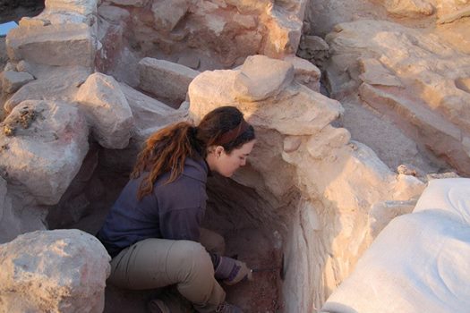 3. Excavation of the sophisticated metallurgical facilities from the Iron Age at Givat HaEbad - the site produced many tons of copper for export (photo: Tel Aviv University delegation)