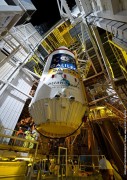 אחד מלווייני גלילאו מותקן על המשגר של חברת אריאן. צילום: אריאן/סוכנות החלל האירופית/CNES