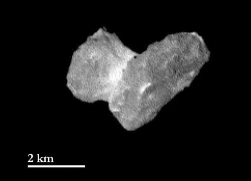 גלעין השביט 67P צ'וריומוב-גארדימנקו ממרחק 1,950 ק"מ כפי שצולם מהחללית רוזטה ב-29 ביולי 2014.