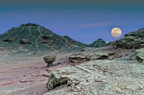 ירח-על (supermoon) מעל בקעת תמנע. צילום: shutterstock