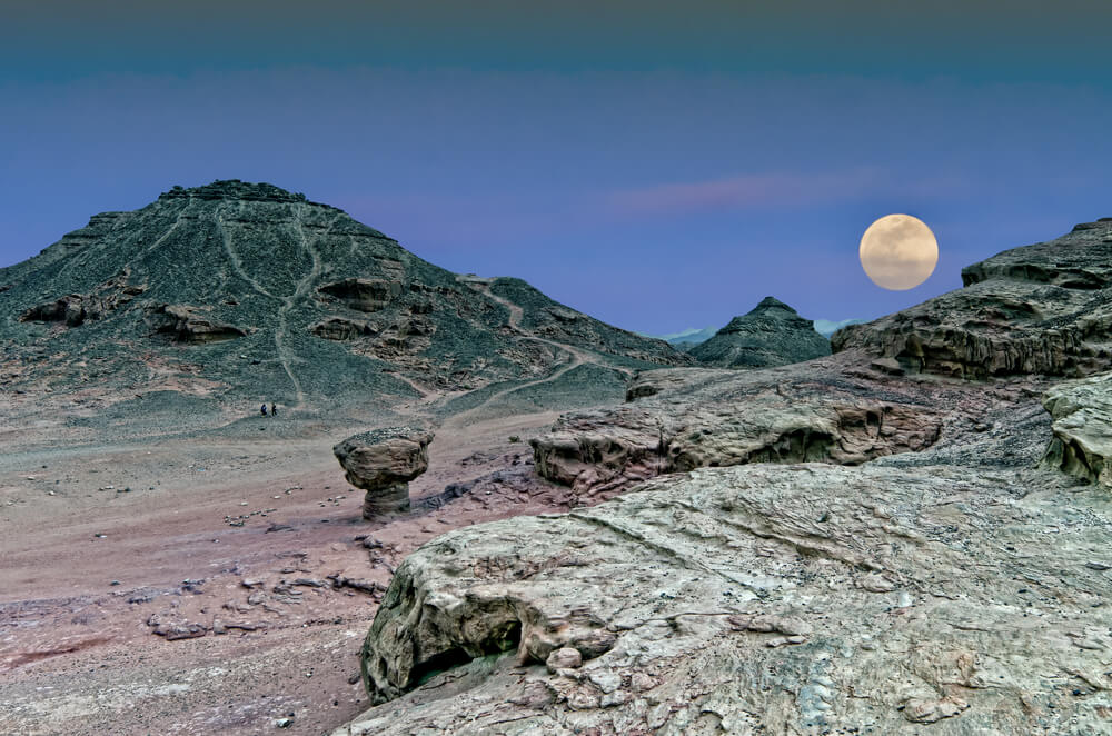 A supermoon over the Timna Valley. Photo: shutterstock