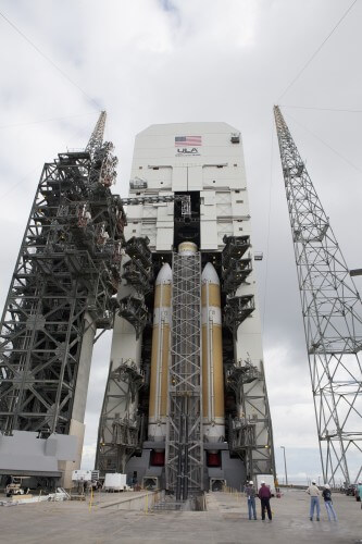 הטיל הכבד החדש דלתא 4 של חברת יוניטד לאנץ' אליינס (United Launch Alliance Delta IV Heavy rocket) יבצע את שיגור הניסוי הראשון שלו ב-4 בדצמבר. במהלך השיגור, ישא הטיל את דגם הניסוי של החללית אוריון . צילום:  Image Credit: NASA/Dimitri Gerondidakis