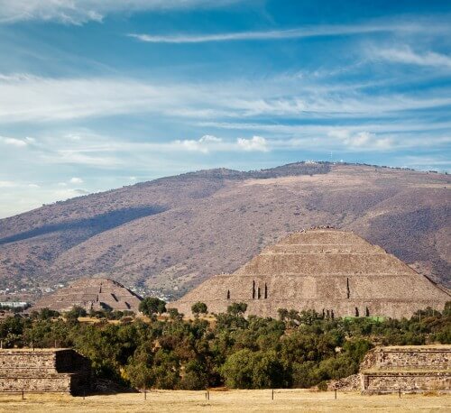 The Pyramid of the Sun and the Pyramid of the Moon in the Teotihuacan Valley in Mexico. Photo: shutterstock