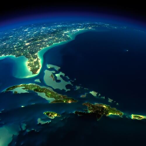 צפון אמריקה מוארת באור הירח והערים בצילום מהחלל. צילום: shutterstock