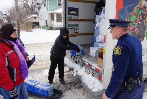 Distributing water to the residents of Flint, Michigan. The lead in the drinking water harmed the health of schoolchildren. Photo: MSP/EMHSD.