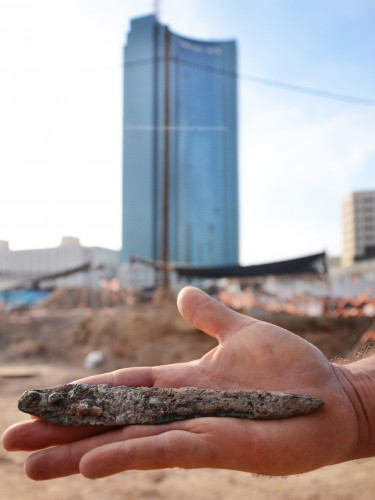 Flint blade. Photo: Yuli Schwartz, courtesy of the Antiquities Authority