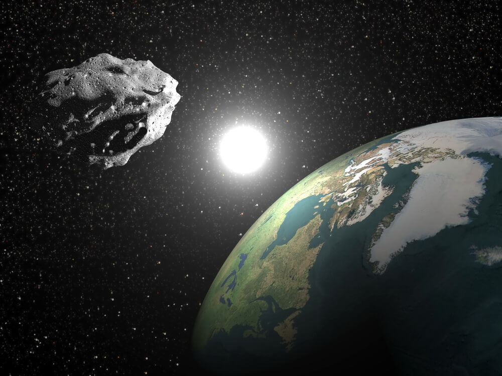 אסטרואיד חולף ליד כדור הארץ. איור: shutterstock