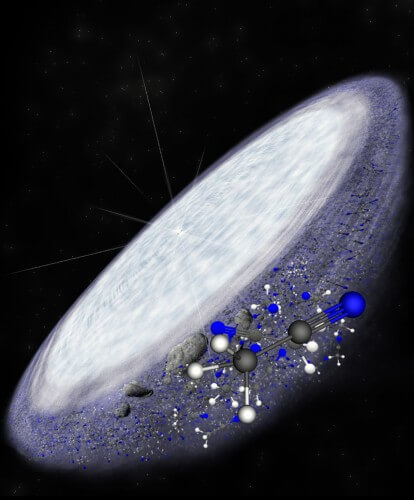 המחשת אמן של הדיסקה הקדם פלנטרית המקיפה את הכוכב הצעיר MWC 480. הטלסקופ אלמה גילה את המולקולה האורגנית המורכבת מתיל-ציאניד באיזורים החיצוניים של הדיסק, מקום שבו ההערכה הי שנוצרים השביטים. זו עוד עדות לכך שכימיה אורגנית מורכבת מהסוג שדרוש לחיים, היא אוניברסלית. איור: (NRAO/AUI/NSF)