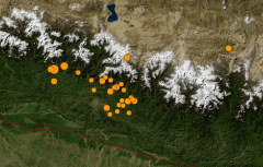 מפת נפאל ועליה ציון רעידת האדמה הגדולה של ה-25 באפריל 2015 ורעידות המשנה שאחריה. איור: הסקר הגיאולוגי האמריקני