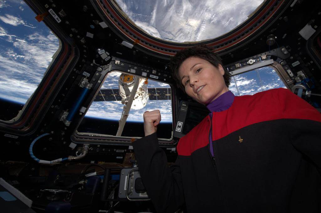 סמנתה כריסטופורטי, אסטרונאוטית מטעם סוכנות החלל האירופית בתחנת החלל הבינלאומית. חזרתה לכדור הארץ מעוכבת. צילום: נאס"א