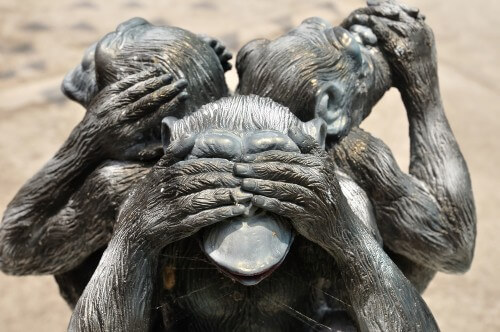 פסלון שלושת הקופים החכמים. צילום: shutterstock