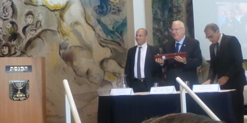 מימין: סגן יו"ר הכנסת ח"כ נחמן שי, נשיא המדינה ראובן ריבלין ושר החינוך נפתלי בנט בטקס הענקת פרסי וולף לשנת 2015. צילום: אבי בליזובסקי