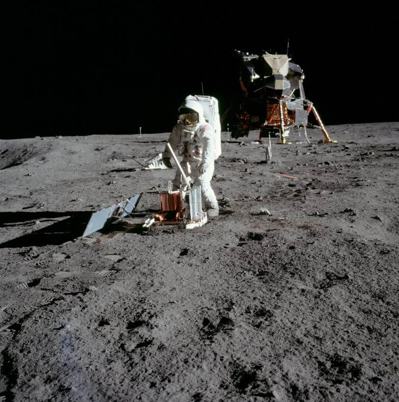 Astronaut Buzz Audlerin sets up a seismological experiment in the Pacific Ocean, as part of the Apollo 11 mission, June 20, 1969. Photo: NASA