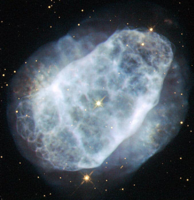 NGC 6153، سديم غني بالغاز. الصورة: تلسكوب هابل الفضائي/ ناسا/ وكالة الفضاء الأوروبية