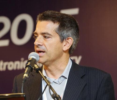 البروفيسور لوكا بينيني، جامعة بولونيا وETH في مؤتمر ChipEx 2015. تصوير: كوبي كانتور