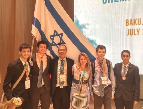 The members of the Israeli delegation to the Chemistry Olympiad in Baku 2015 - (from right to left) Itai Tzviali, Ron Solan, Dr. Izna Nigel-Ettinger, Prof. Zeev Gross, Roni Arnzon and Nadav Gnoser.