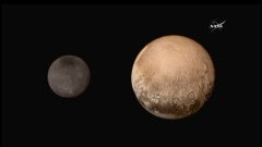 העולמות החדשים והאמיצים פלוטו וכארון במוקד שדה הראיה של מצלמת LORRI בחללית ניו הוריזונס. צילום: NASA TV