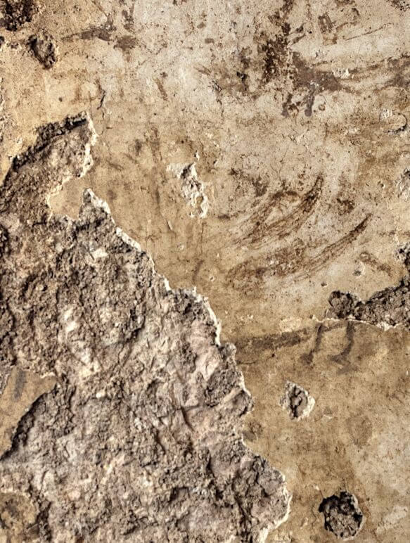 A fragment of a mysterious inscription or perhaps graffiti discovered in a two-thousand-year-old mikvah in Jerusalem. Photo: Shai Halevi, courtesy of the Antiquities Authority