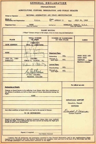 טופס הצהרת המכס של האסטרונאוטים של אפולו 11: ניל ארמסטרונג באז אלדרין ומייקל קולינס. מתוך דף הפייסבוק של באז אלדרין
