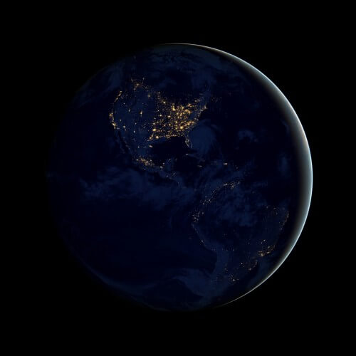 כדור שחור: חודשיים של צילומים מן החיישן "רצועת יום לילה" שבלוויין Suomi-NPP נתפרו יחד ויצרו תמונה ייחודית של כדור-הארץ בלילה. קרדיט: NASA EARTH OBSERVATORY