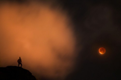 The clouds dispersed just before the eclipse, 28/10/15. Photo: Anter Christianson, from the Flickr page of "Universe Today"