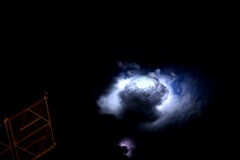 סופת ברקים גדולה כפי שצולמה מתחנת החלל הבינלאומית ע"י האסטרונאוט הדני אנדראס מוגנסן, 10/9/15. צילום: סוכנות החלל האירופית