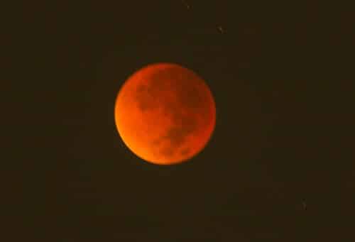 Blood moon during the lunar eclipse 28/10/15 as seen from the central region of Israel. Photography: Yossi Oz.