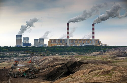 A polluting power plant. Photo: shutterstock