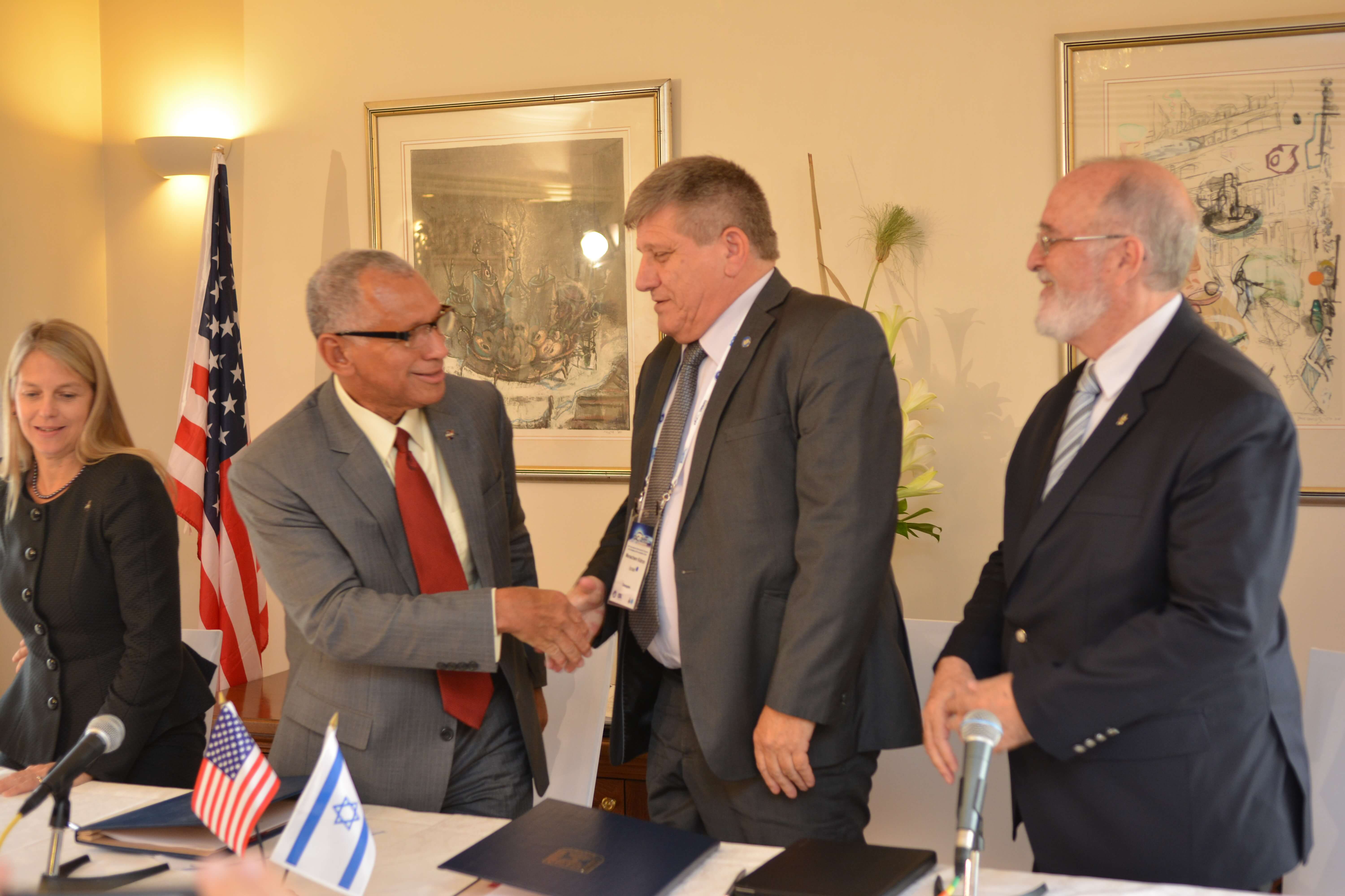 The signing of the ten-year agreement between the Israeli Space Agency and NASA during the World Federation of Astronautics Conference, Jerusalem, 13.10.15/XNUMX/XNUMX. Photo: Israel Ben-Eli, L.A.M.