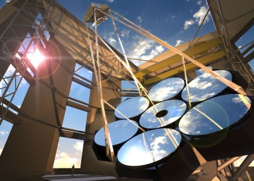 عرض فني لتلسكوب ماجلان العملاق (GMT) المقرر بناؤه على قمة لاس كامبانيس في تشيلي. وسيتضمن التلسكوب سبع مرايا مرتبة معًا لتكوين سطح يستقبل الضوء بعرض 24 مترًا. الصورة لتلسكوب ماجلان العملاق – شركة GMTO