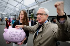 מחאה בוועידה. מי ישלם על ההסכם? תצלום: cop paris