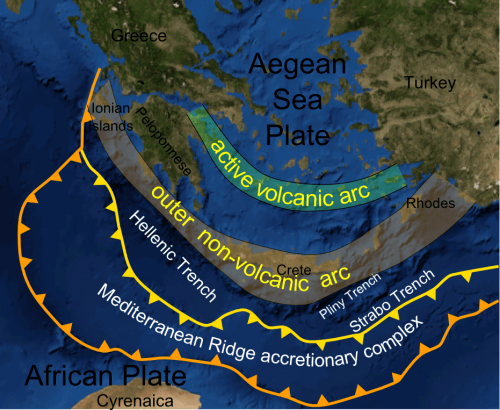 מפה זו מציגה את המאפיינים הגיאולוגיים במזרח הים התיכון הנגרמות על ידי איזור ההפחתה של הלוח האפריקני תחת תת-הלוח האגאי. איור: וויקישיתוף