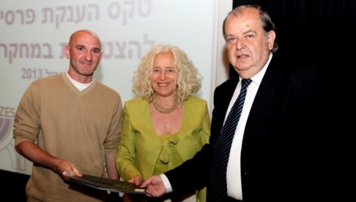 Prof. Tomer Volansky at the ceremony of winning the Krill Prize for 2013