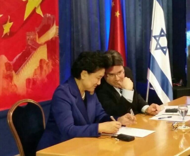 שר המדע אופיר אקוניס נפגש עם סגנית ראש ממשלת סין, ליו יאנדונג. צילום: דוברות משרד המדע