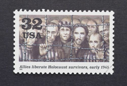 בול אמריקני משנת 1995 המתאר את שחרור ניצולי השואה מהמחנות בידי בעלות הברית בתחילת 1945. catwalker / Shutterstock.com