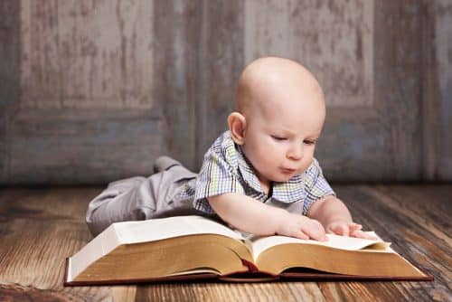 A baby is learning. Illustration: shutterstock