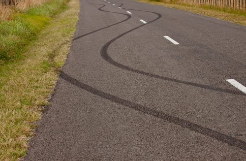 Tire friction marks on road. Illustration: shutterstock