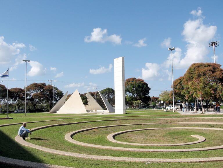 A geometric sculpture on the grounds of Tel Hashomer Hospital. Photo: shutterstock