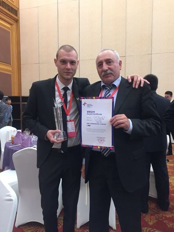 Igor Weisbein (right) and Timur Midan with the prize they received in the competition. Photo: Technion spokespeople