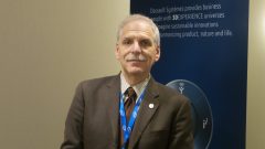 עם ד"ר סטיבן לוין, מנהל אסטרטגיה ראשי בחברת דאסו סיסטמס בכנס שערכה החברה בבוסטון, מאי 2016. צילום: אבי בליזובסקי