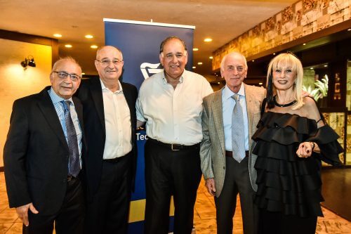 – מימין לשמאל: פרומה יודעים, פרופ' ג'ון פינברג, ראש העיר חיפה יונה יהב, נשיא הטכניון פרופ' פרץ לביא ופרופ' מוסא יודעים