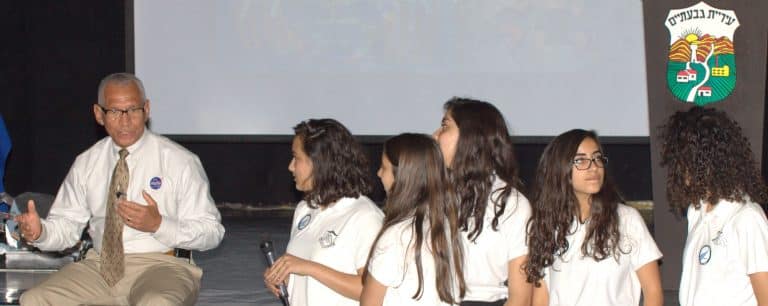 Students of the "The Sky is Not the Limit" project with NASA Director Charles Bolden. PR photo