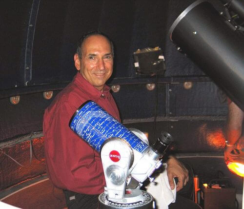 דייויד לוי בביקור במצפה הכוכבים של אוניברסיטת דרום אילינוי. צילום יח"צ