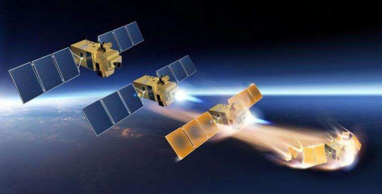 המחשה של תוכנית TeSeR להשבת לוויינים תקולים ועצמים נוספים לאטמוספירה להפחתת כמות פסולת החלל. איור: קונסורציום TeSeR