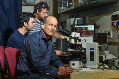 Prof. Yuval Ya'ish and his research group. Photo: Nitzan Zohar, Technion Spokesperson.