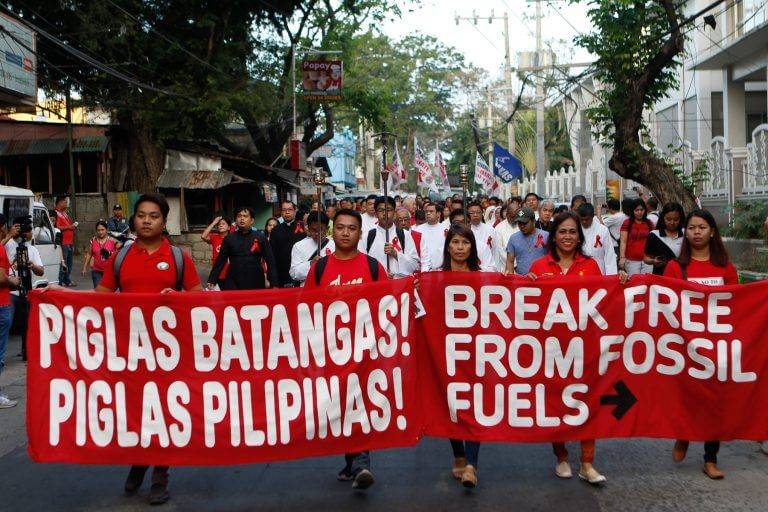 מחאה נגד שימוש בדלקים פוסיליים בפיליפינים, 2016. מקור: AC Dimatatac / Break Free Batangas
