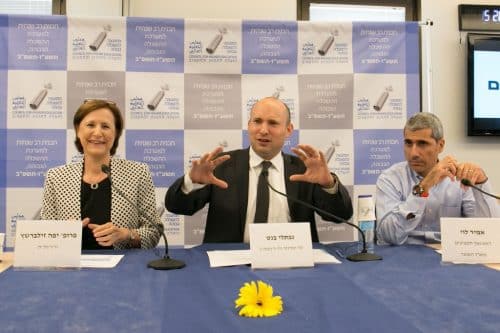 The Minister of Education and the Chairman of the Legislative Council Naftali Bennett, the Chairman of the Ministry of Education Prof. Yaffa Zilbarschat, the Commissioner for Budgets at the Ministry of Finance, Amir Levy and the heads of the higher education system, academia and students in Israel presented today (Tuesday) the new multi-year plan for the system higher education.