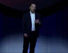 מנכ"ל ספייס איקס אילון מאסק מכריז על התוכנית ליישוב מאדים. מתוך יוטויוב