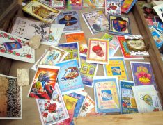 כרטיסי ברכה "שנה טובה" בדוכן במדרחוב בן יהודה, 17/9/2009. צילום: משה מילנר, לע"מ